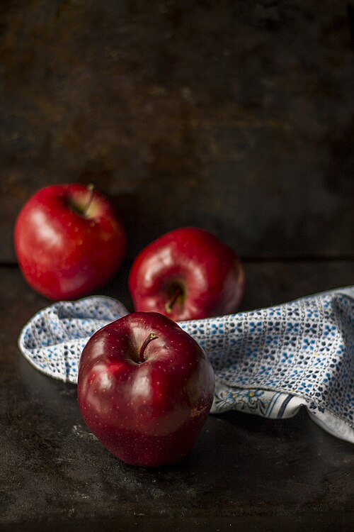 Red apples in a bowl (CC0, Roberta Sorge)